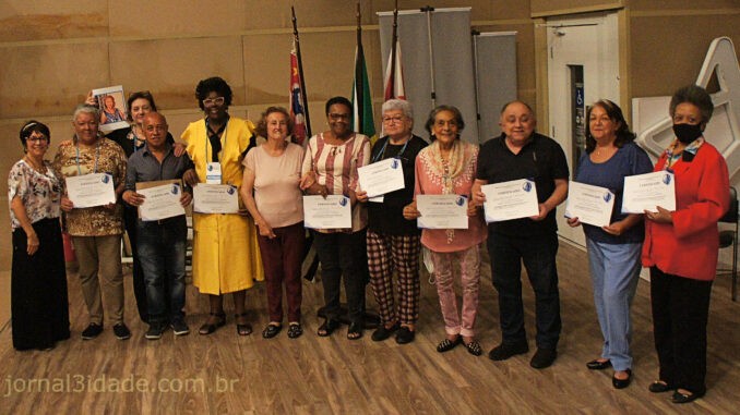 Entrega do título Reconhecimento Social Maria Antonieta Guerriero.