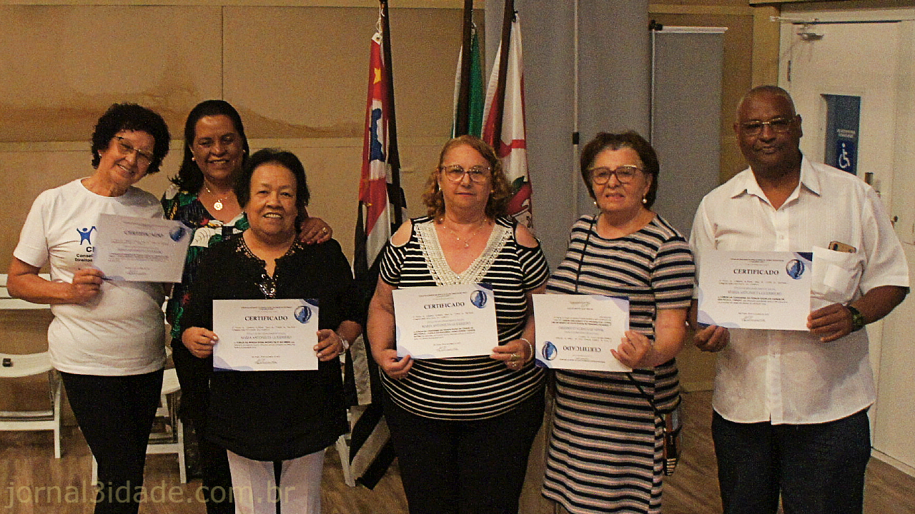 Entrega do título Reconhecimento Social Maria Antonieta Guerriero.