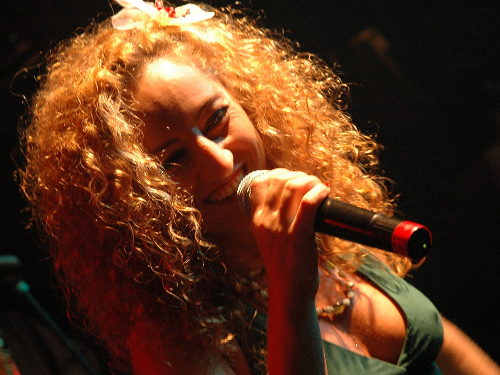 Cantora Anaí Rosa